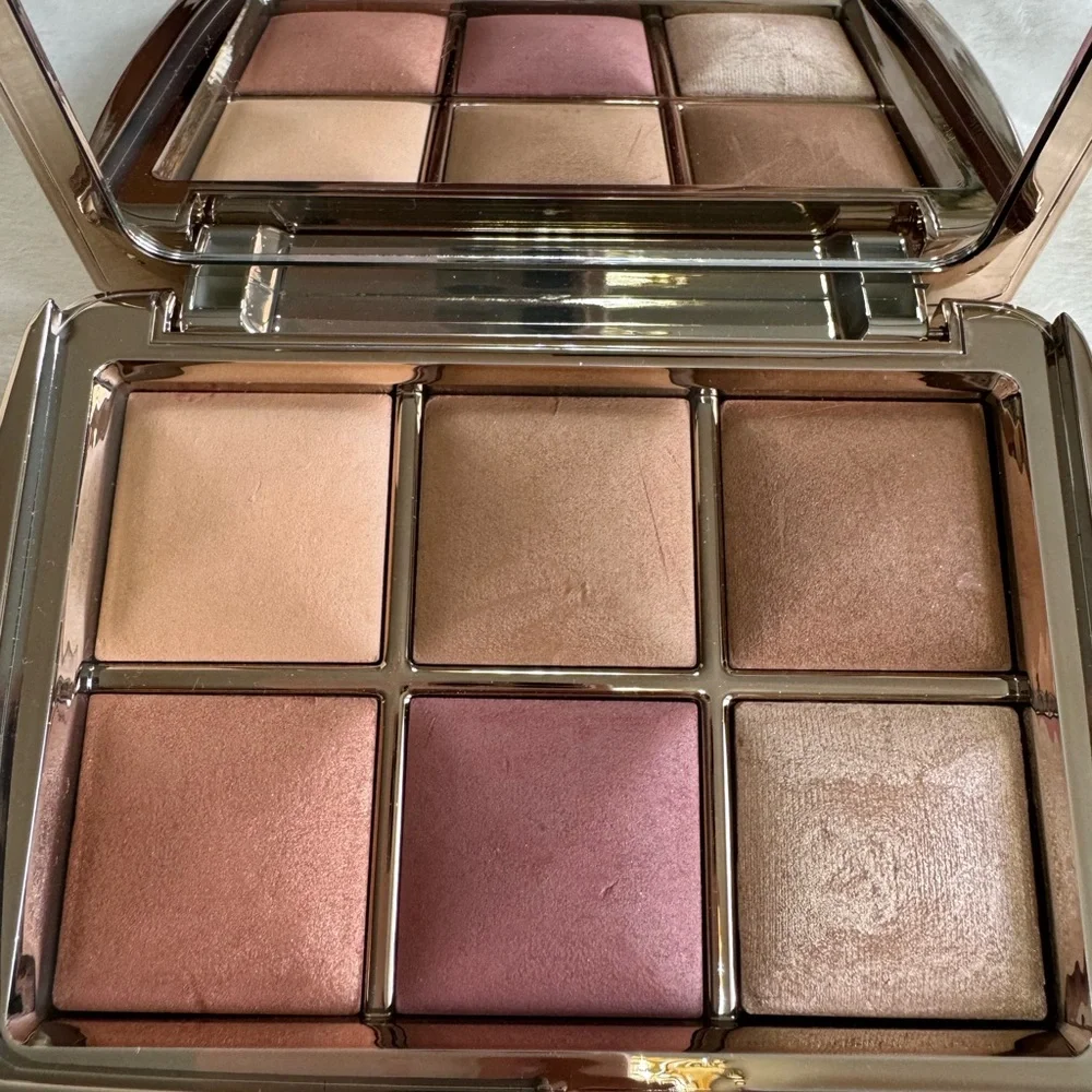 Hourglass Radiant Blush Palette - Pink and Brown Tones - Picture 2 of 7
